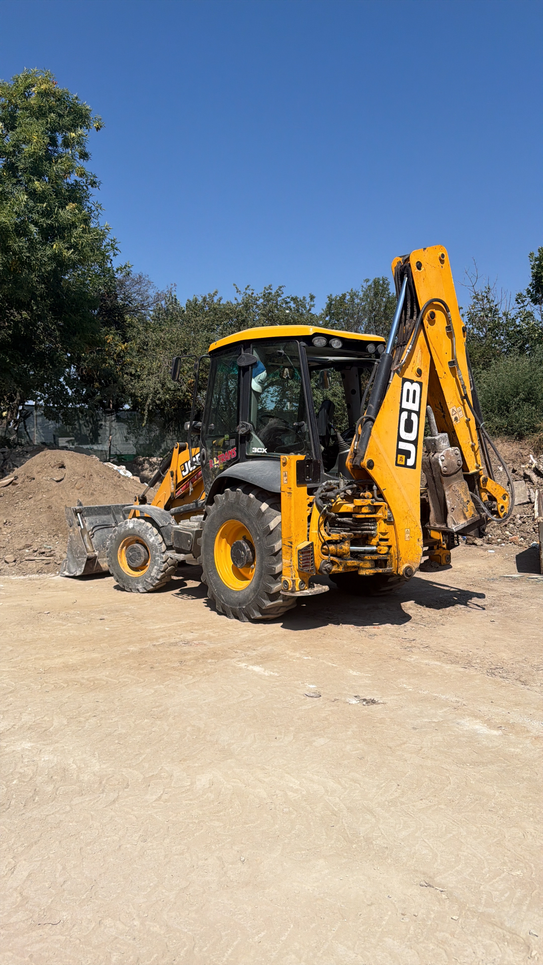 Buldoexcavator JCB Neacsu Utilaj Construct